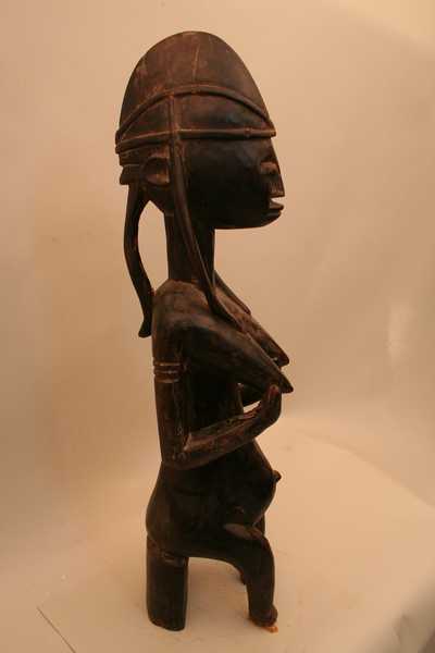 bambara (statue), d`afrique : Mali, statuette bambara (statue), masque ancien africain bambara (statue), art du Mali - Art Africain, collection privées Belgique. Statue africaine de la tribu des bambara (statue), provenant du Mali, 1115/4225.statue Bambara appelées guannyeyi.
statue de femme serviteur,assise se tenant les seins(ou parfois un récipient).Ces statues entouraient les deux statues guandoudou(la reine bambara)ou la masculine guantigui.bois H.72cm.1ère moitié du 20eme sc.(Nafaya)

Bambara beeld GUANNYEYI genaamd. Dienster vande Guandoudou beelden(koningin)of de guatigui (koning )Gewoonlijk hadden ze zware borsten.                     . art,culture,masque,statue,statuette,pot,ivoire,exposition,expo,masque original,masques,statues,statuettes,pots,expositions,expo,masques originaux,collectionneur d`art,art africain,culture africaine,masque africain,statue africaine,statuette africaine,pot africain,ivoire africain,exposition africain,expo africain,masque origina africainl,masques africains,statues africaines,statuettes africaines,pots africains,expositions africaines,expo africaines,masques originaux  africains,collectionneur d`art africain